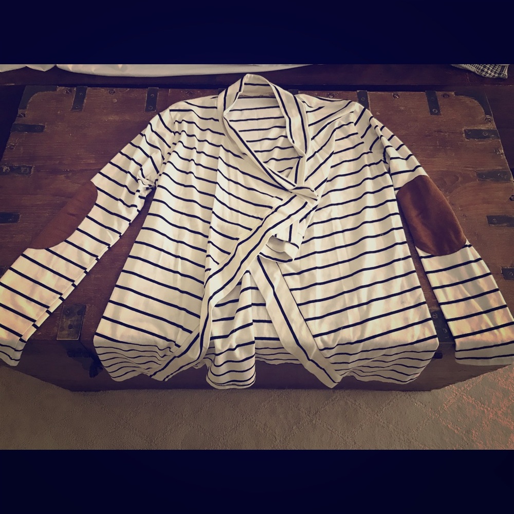 Light long sleeve cardigan